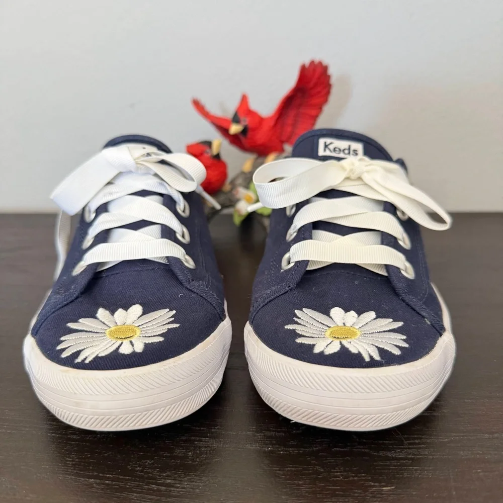 Keds Tennis shoes Women’s Girls Embroidered Daisies Kickstart sz 5 EUC